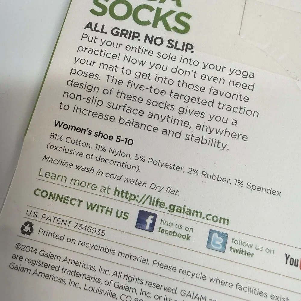 GAIAM Super Grippy Black White Grips Yoga Socks Women’s Shoe Sz 5-10 New